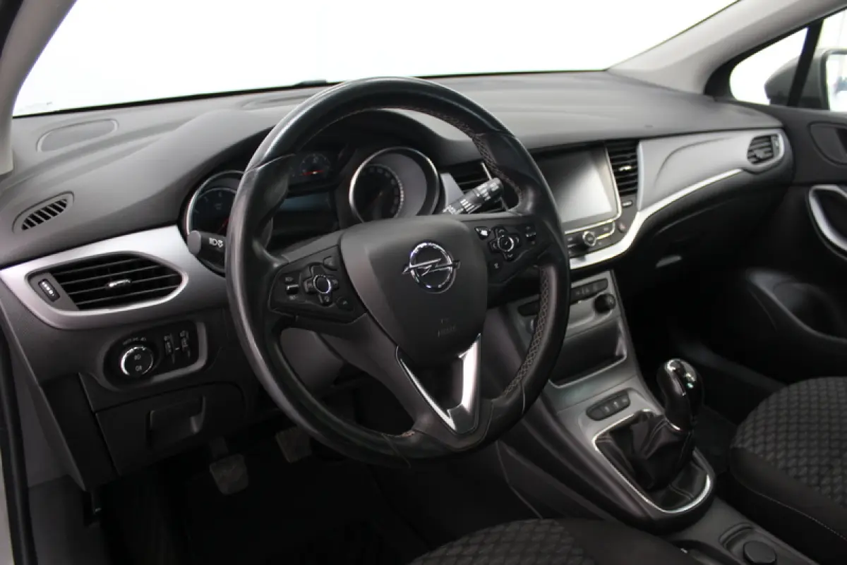 1.0 Business+ 105PK, RIJKLAAR | CAMERA | AFNEEMBARE TREKHAAK | AIRCO | CARPLAY