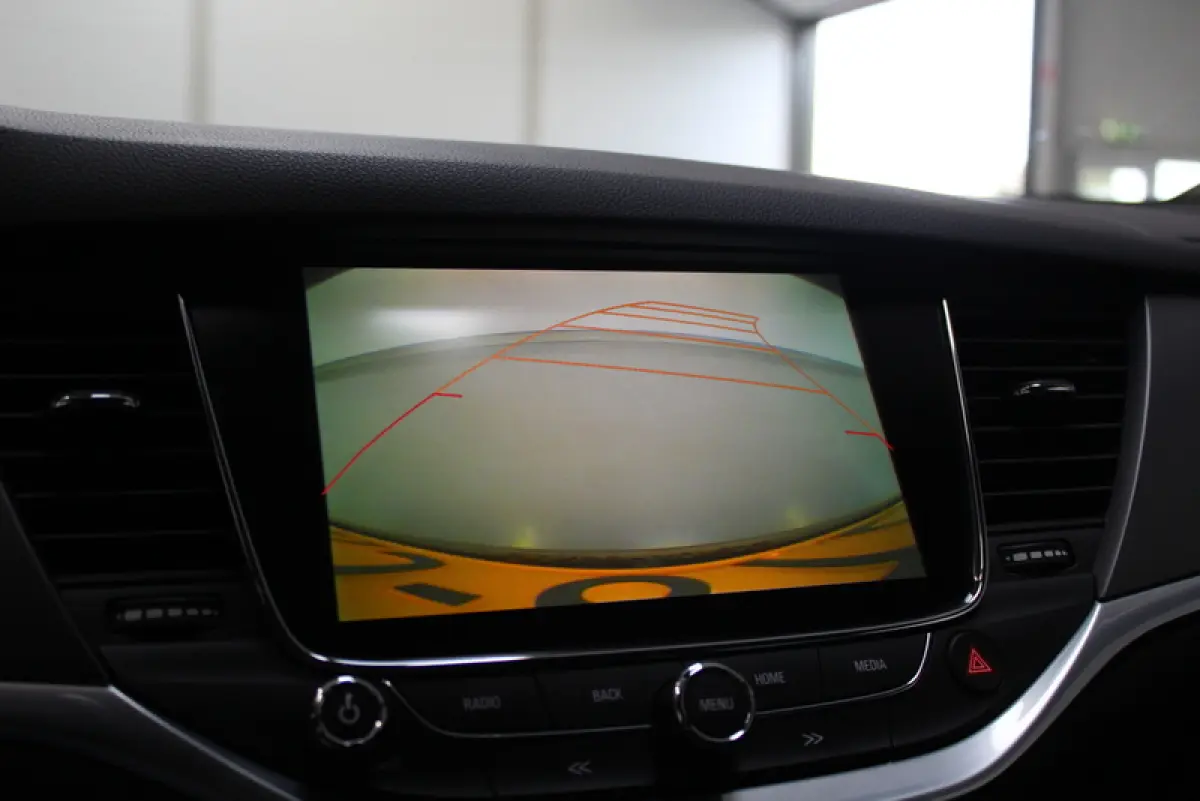 1.0 Business+ 105PK, RIJKLAAR | CAMERA | AFNEEMBARE TREKHAAK | AIRCO | CARPLAY