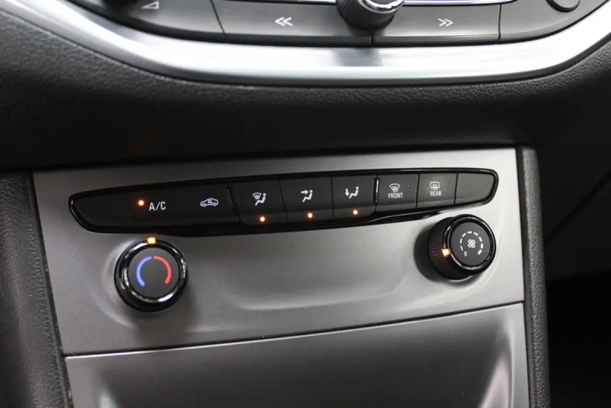 1.0 Business+ 105PK, RIJKLAAR | CAMERA | AFNEEMBARE TREKHAAK | AIRCO | CARPLAY