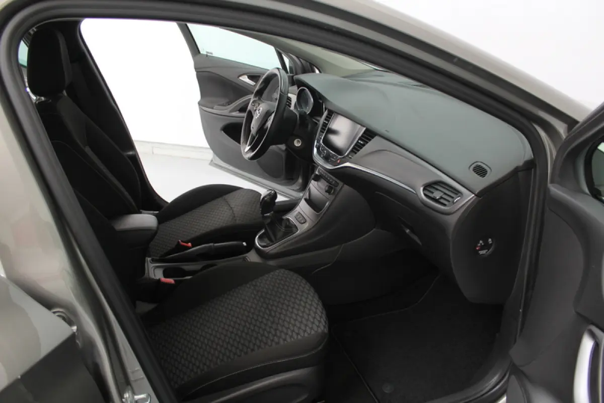 1.0 Business+ 105PK, RIJKLAAR | CAMERA | AFNEEMBARE TREKHAAK | AIRCO | CARPLAY