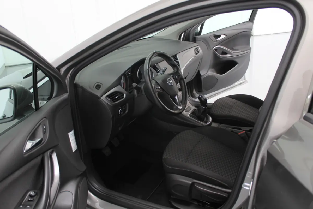 1.0 Business+ 105PK, RIJKLAAR | CAMERA | AFNEEMBARE TREKHAAK | AIRCO | CARPLAY