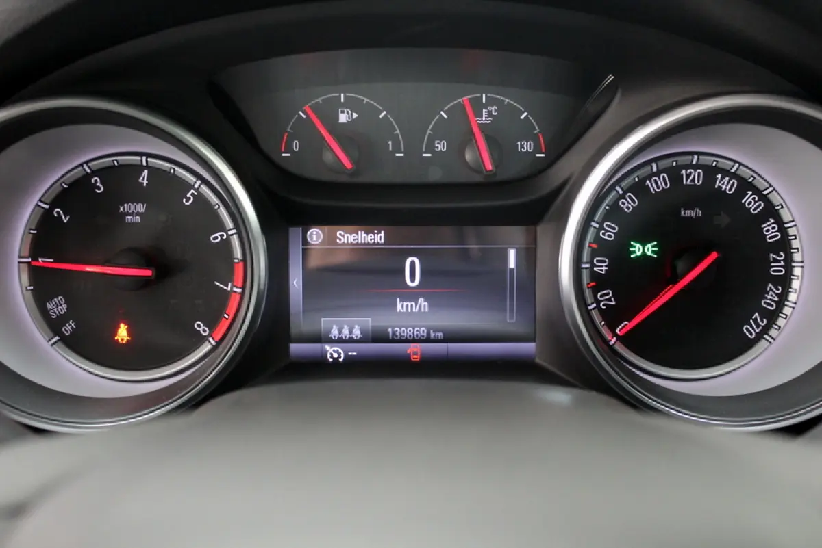 1.0 Business+ 105PK, RIJKLAAR | CAMERA | AFNEEMBARE TREKHAAK | AIRCO | CARPLAY