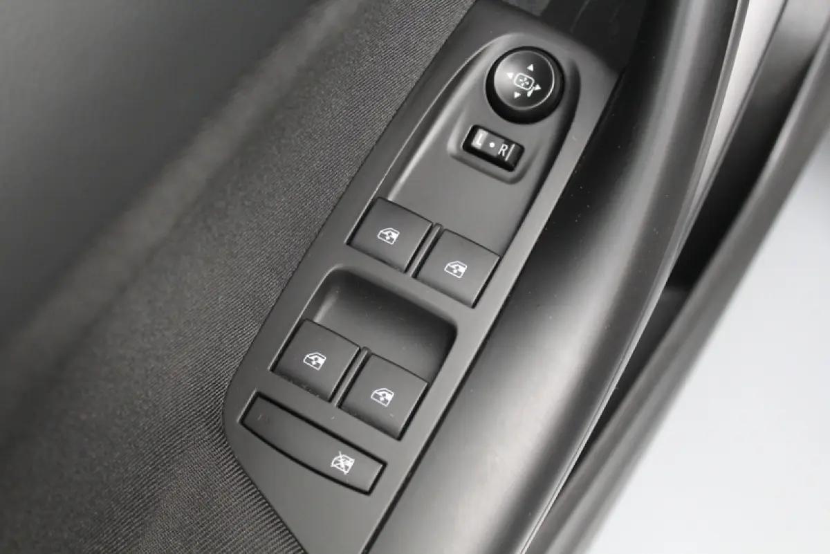 1.0 Business+ 105PK, RIJKLAAR | CAMERA | AFNEEMBARE TREKHAAK | AIRCO | CARPLAY