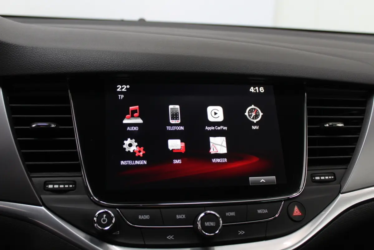 1.0 Business+ 105PK, RIJKLAAR | CAMERA | AFNEEMBARE TREKHAAK | AIRCO | CARPLAY
