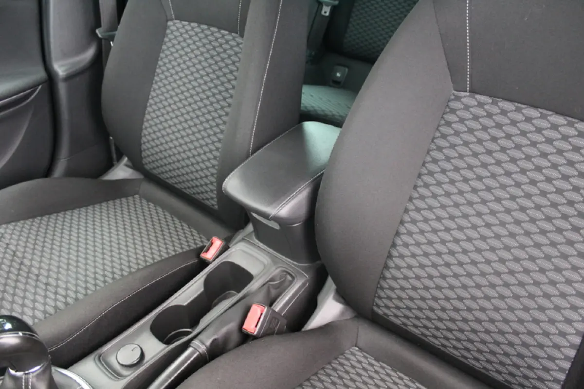1.0 Business+ 105PK, RIJKLAAR | CAMERA | AFNEEMBARE TREKHAAK | AIRCO | CARPLAY