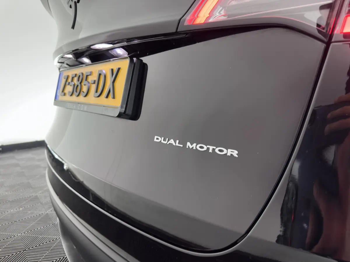 Long Range AWD 75 kWh (3-Fase-11kW) {SoH-87%} (INCL-BTW) Aut. *PANO | AUTO-PILOT | LEATHER | NAVI-FULLMAP | MATRIX-LED | KEYLESS | CAMERA | DAB+ | HEATED-COMFORTSEATS | PRIVACYGLASS | TOPVIE