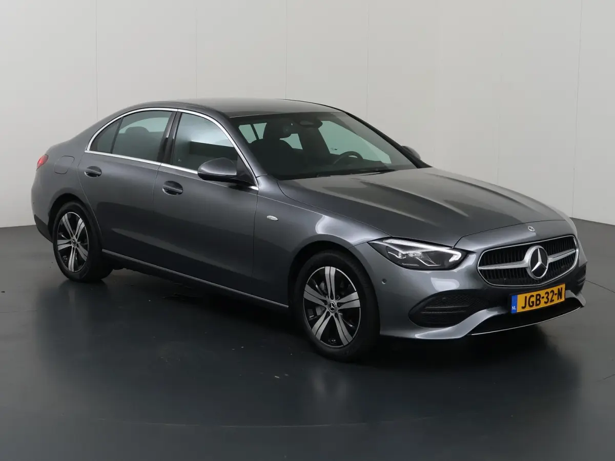 300 e Business Solution | Achteruitrijcamera |  Voorstoelen verwarmd | Apple CarPlay