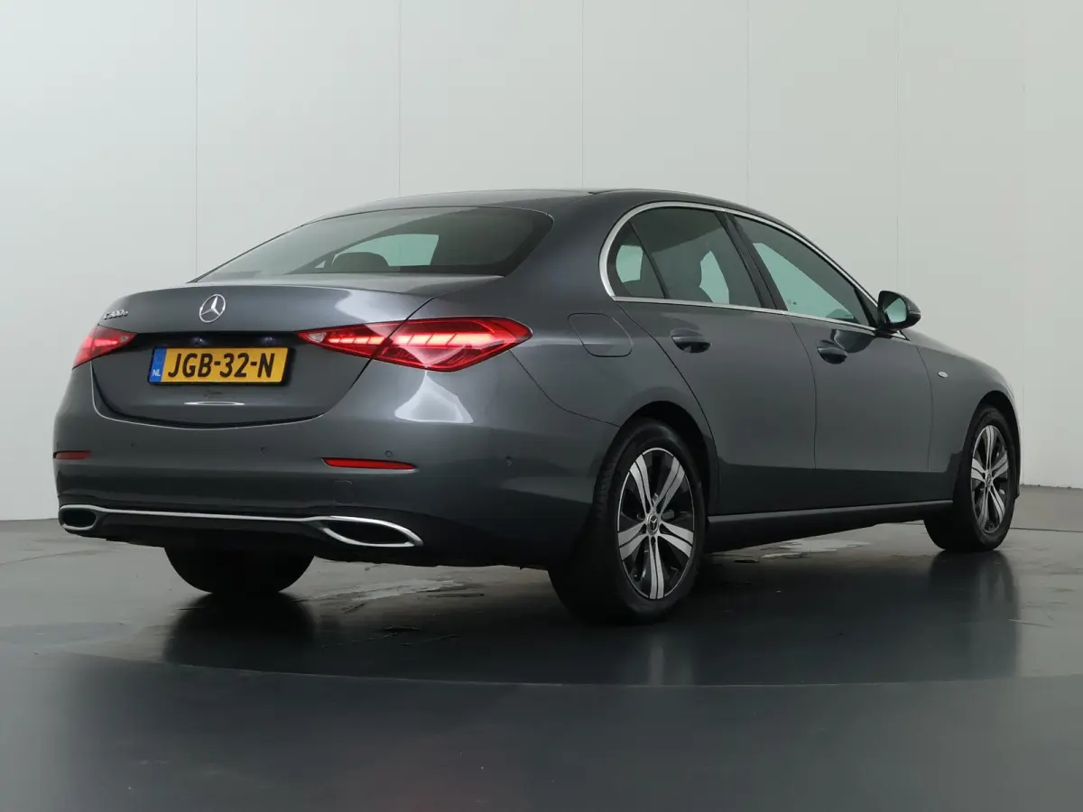 300 e Business Solution | Achteruitrijcamera |  Voorstoelen verwarmd | Apple CarPlay