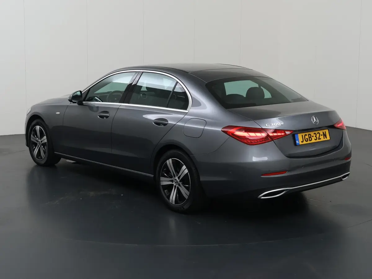 300 e Business Solution | Achteruitrijcamera |  Voorstoelen verwarmd | Apple CarPlay