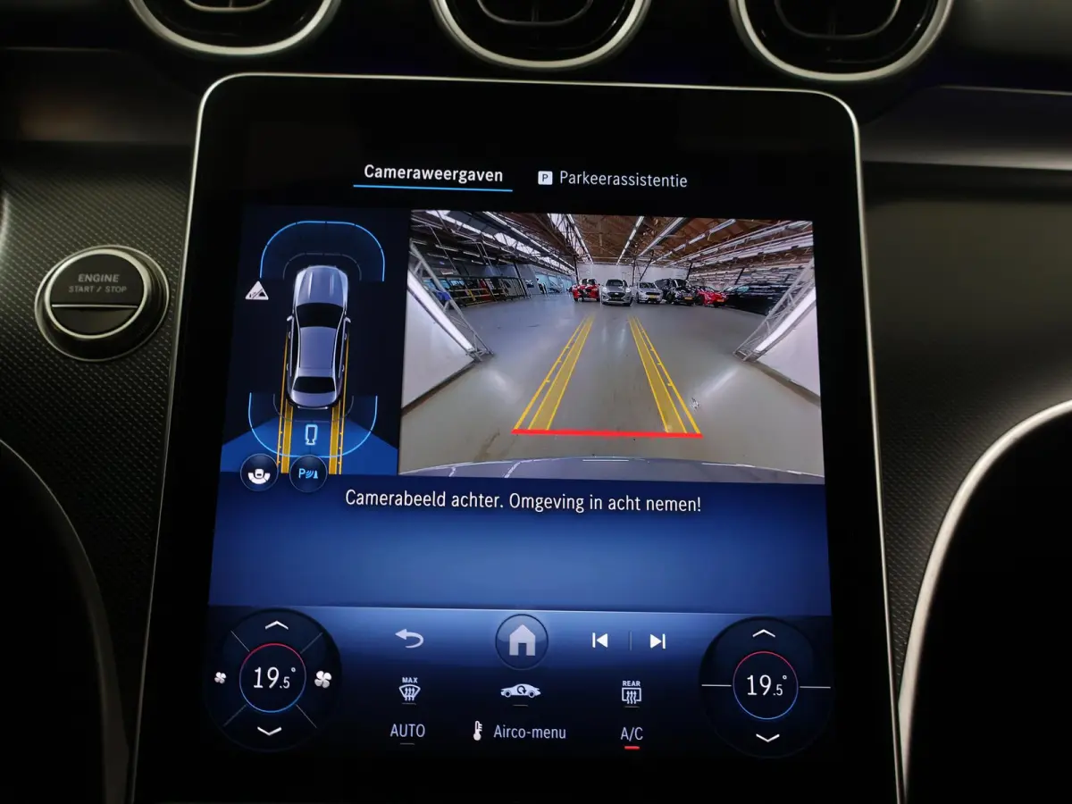 300 e Business Solution | Achteruitrijcamera |  Voorstoelen verwarmd | Apple CarPlay