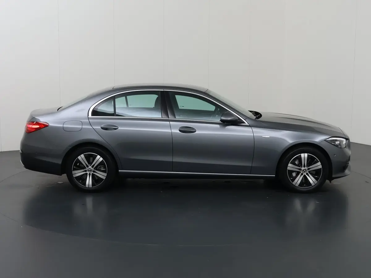 300 e Business Solution | Achteruitrijcamera |  Voorstoelen verwarmd | Apple CarPlay