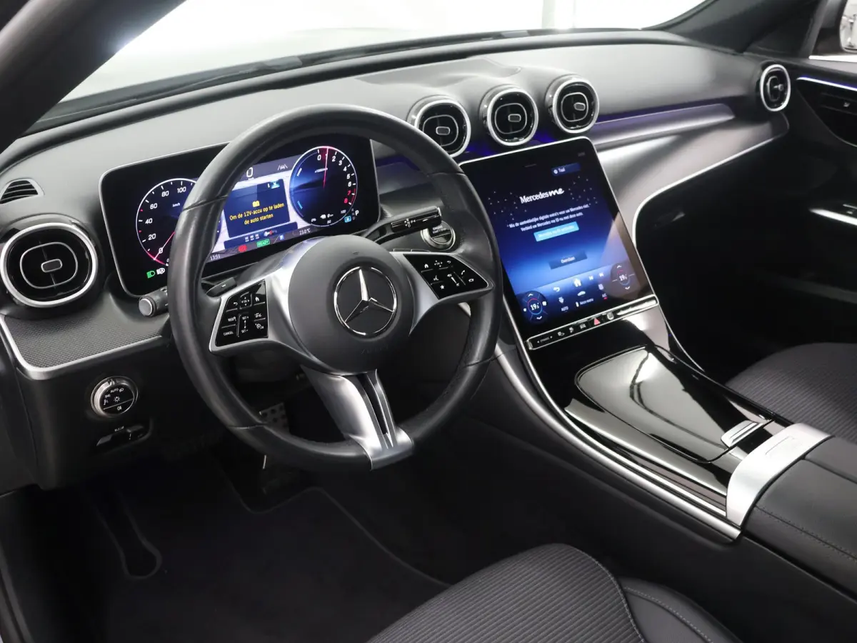 300 e Business Solution | Achteruitrijcamera |  Voorstoelen verwarmd | Apple CarPlay