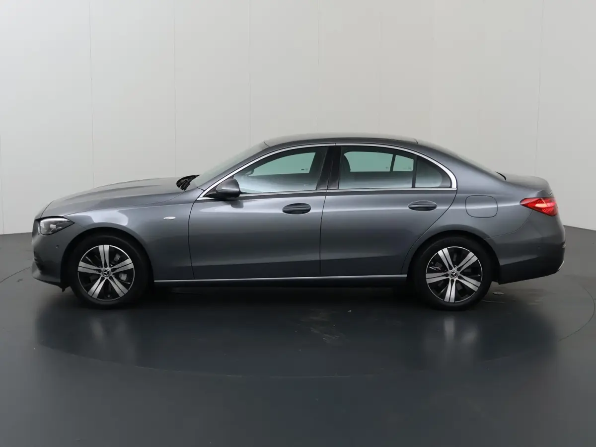 300 e Business Solution | Achteruitrijcamera |  Voorstoelen verwarmd | Apple CarPlay