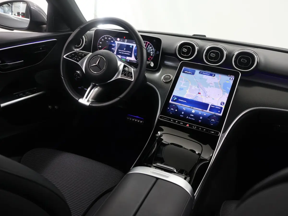 300 e Business Solution | Achteruitrijcamera |  Voorstoelen verwarmd | Apple CarPlay