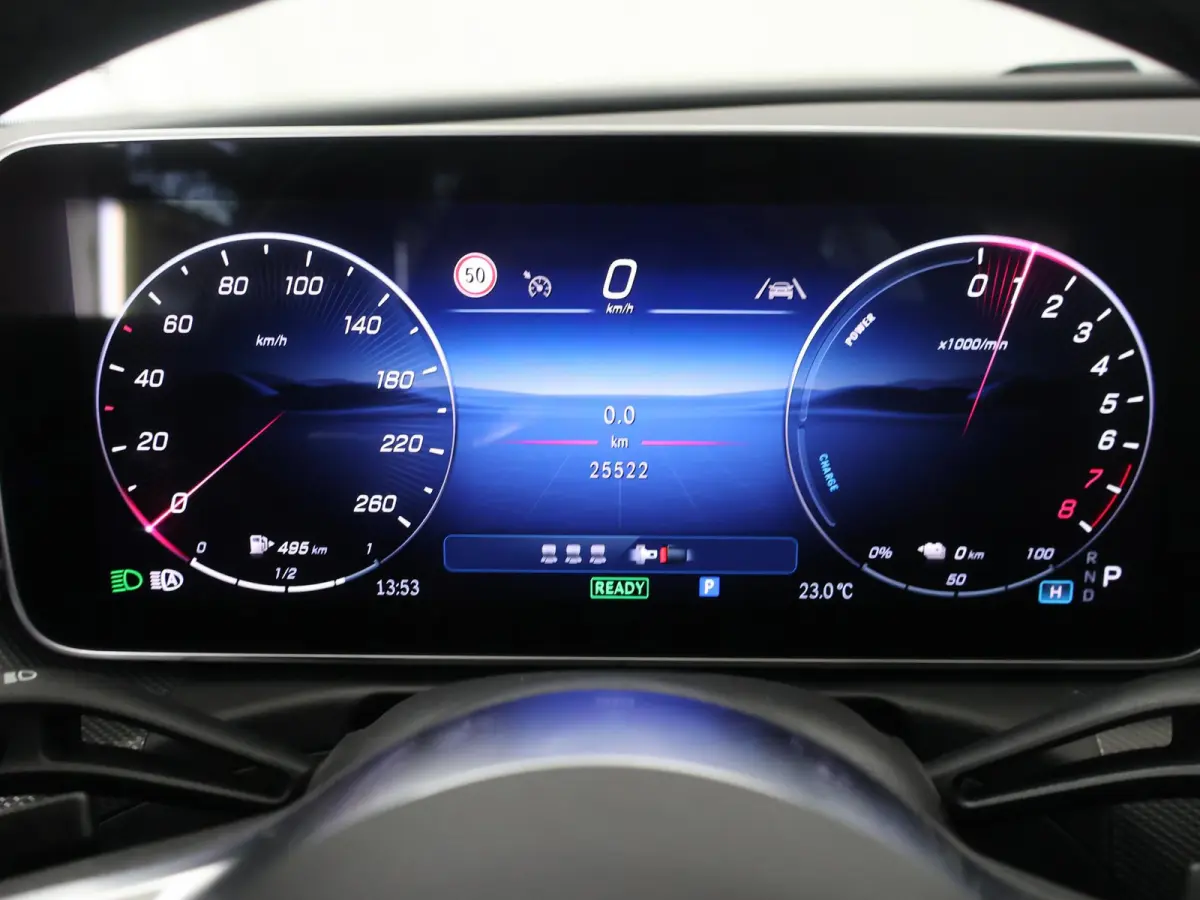 300 e Business Solution | Achteruitrijcamera |  Voorstoelen verwarmd | Apple CarPlay