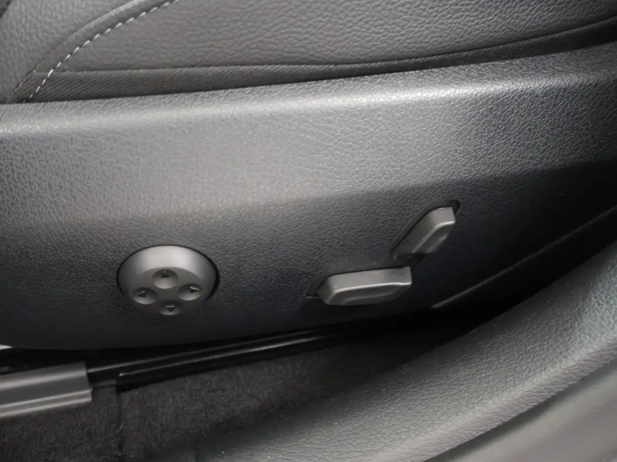 300 e Business Solution | Achteruitrijcamera |  Voorstoelen verwarmd | Apple CarPlay
