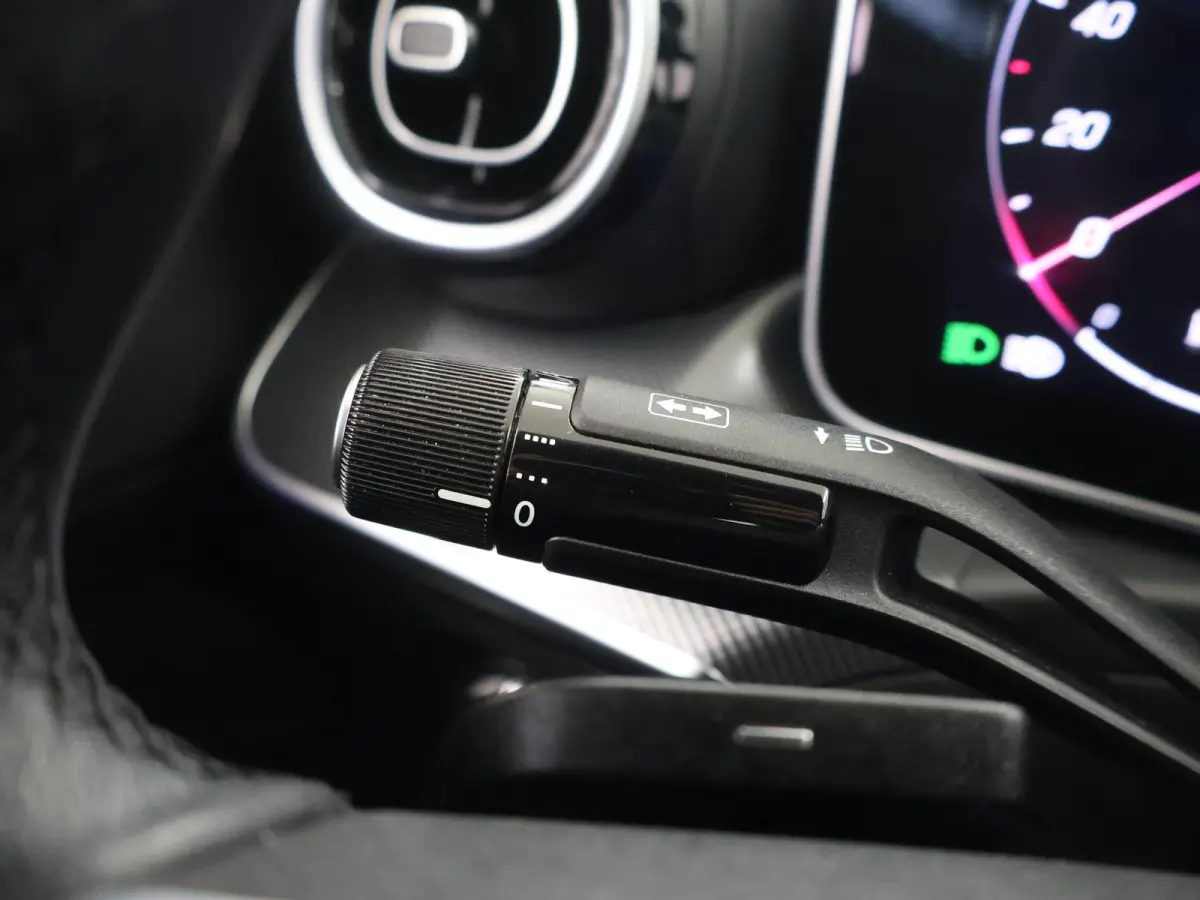 300 e Business Solution | Achteruitrijcamera |  Voorstoelen verwarmd | Apple CarPlay