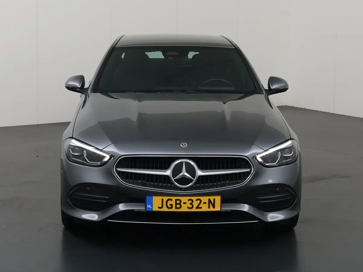 300 e Business Solution | Achteruitrijcamera |  Voorstoelen verwarmd | Apple CarPlay