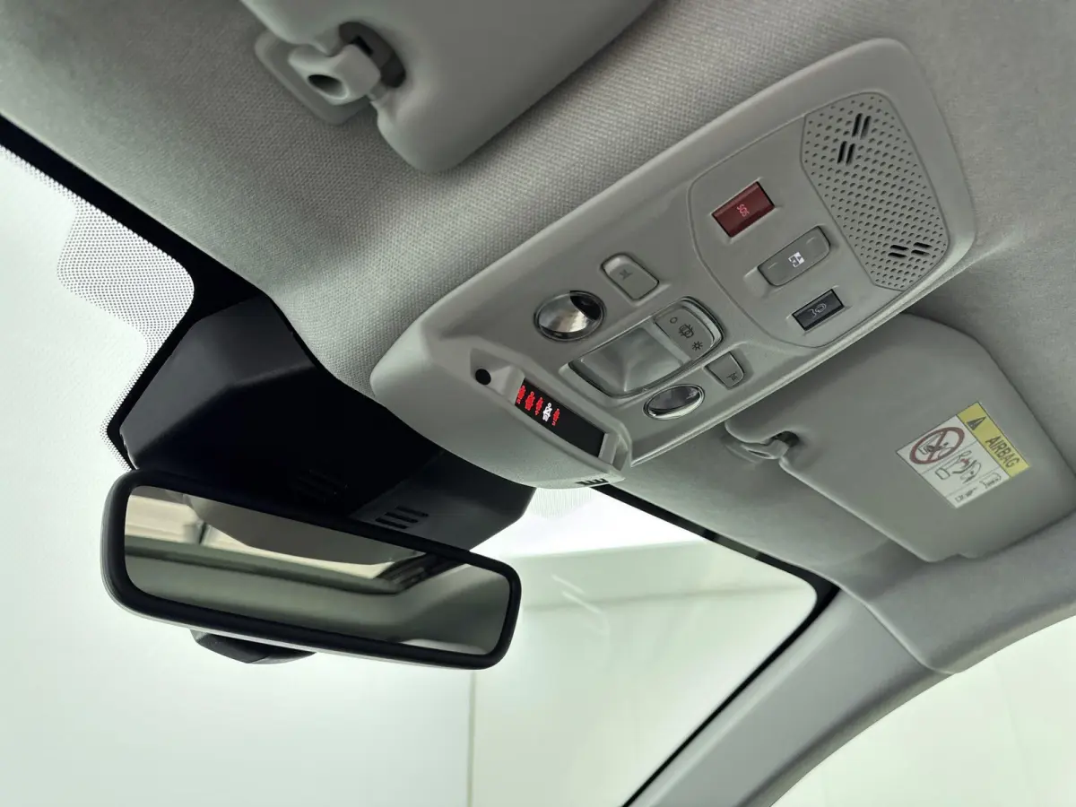 Hybrid 145pk Max | Panorama / Schuifdak | Adaptieve Cruise Control | Stoel en Stuurverwarming | LED Koplampen