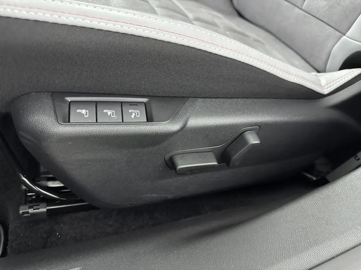 Hybrid 145pk Max | Panorama / Schuifdak | Adaptieve Cruise Control | Stoel en Stuurverwarming | LED Koplampen
