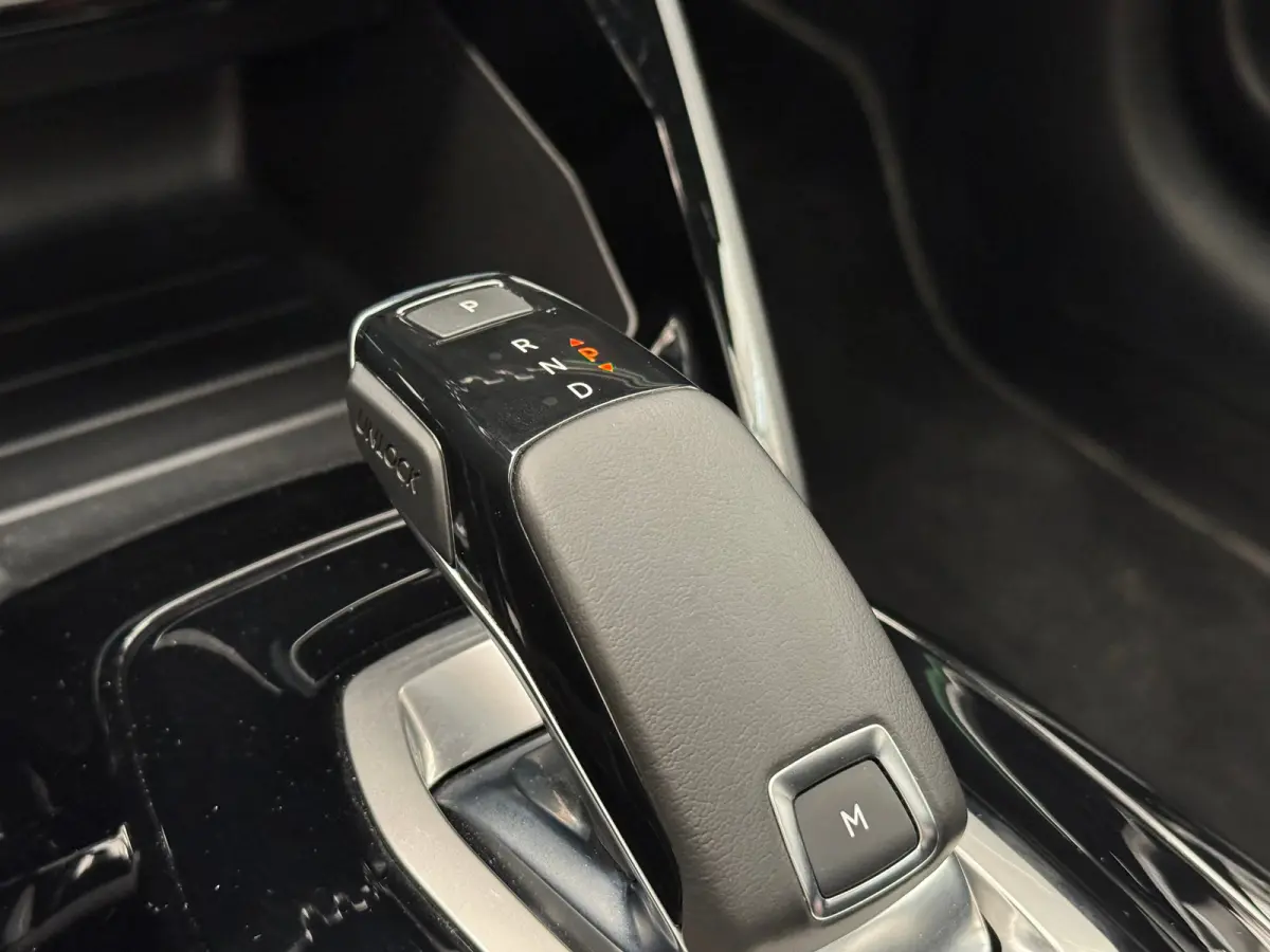 1.2 PureTech GT Pack | Achteruitrijcamera | Apple Carplay/Android Auto|telefoonintegratie premium | Elektrische ramen achter