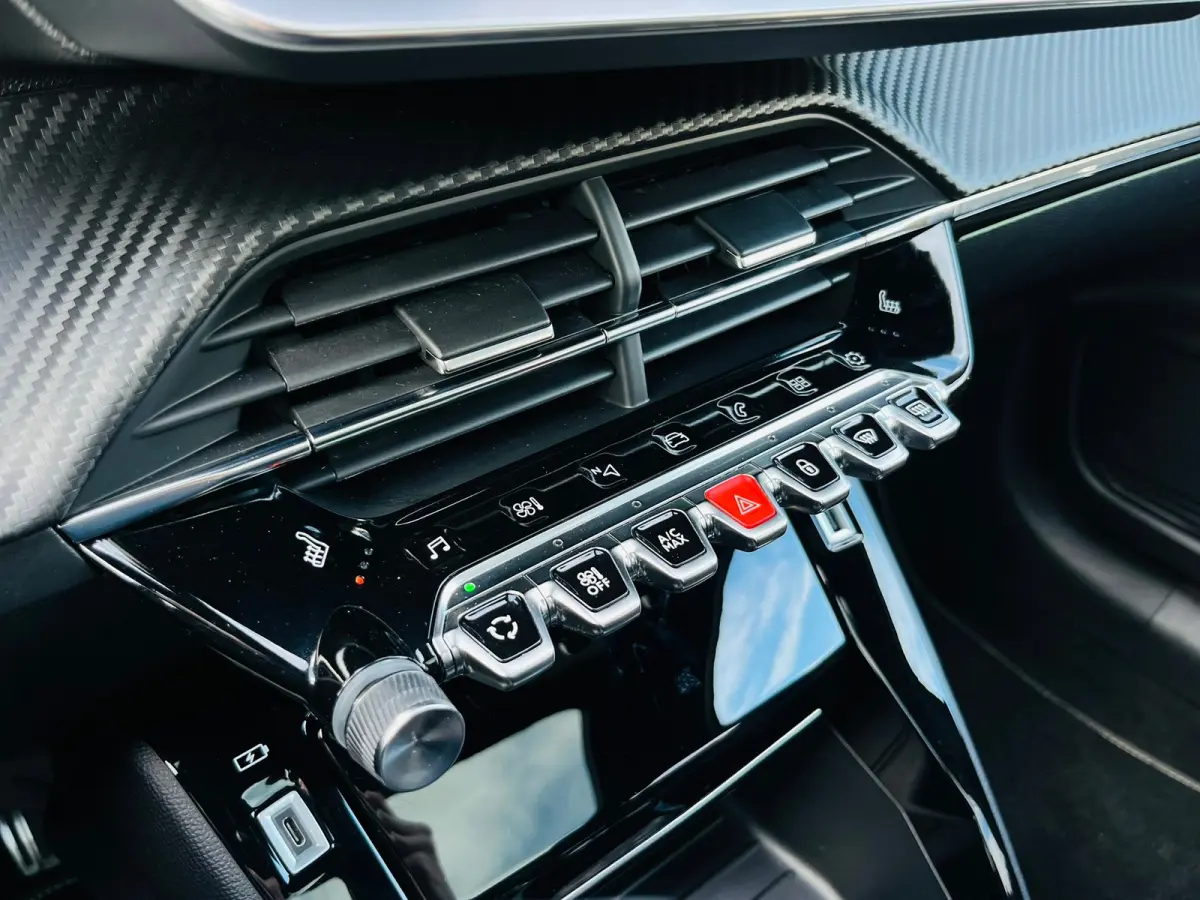 1.2 PureTech GT Pack | Achteruitrijcamera | Apple Carplay/Android Auto|telefoonintegratie premium | Elektrische ramen achter