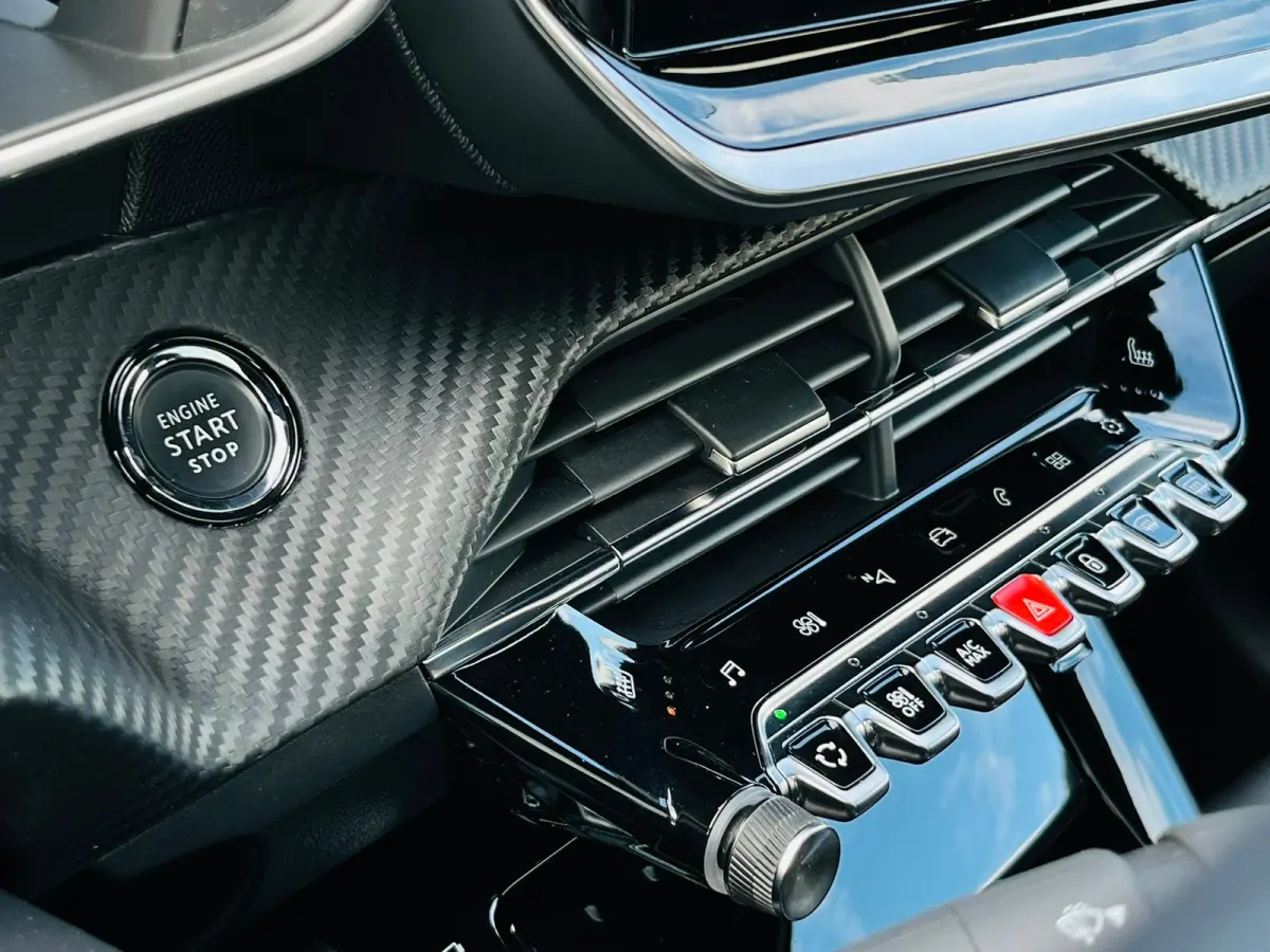 1.2 PureTech GT Pack | Achteruitrijcamera | Apple Carplay/Android Auto|telefoonintegratie premium | Elektrische ramen achter