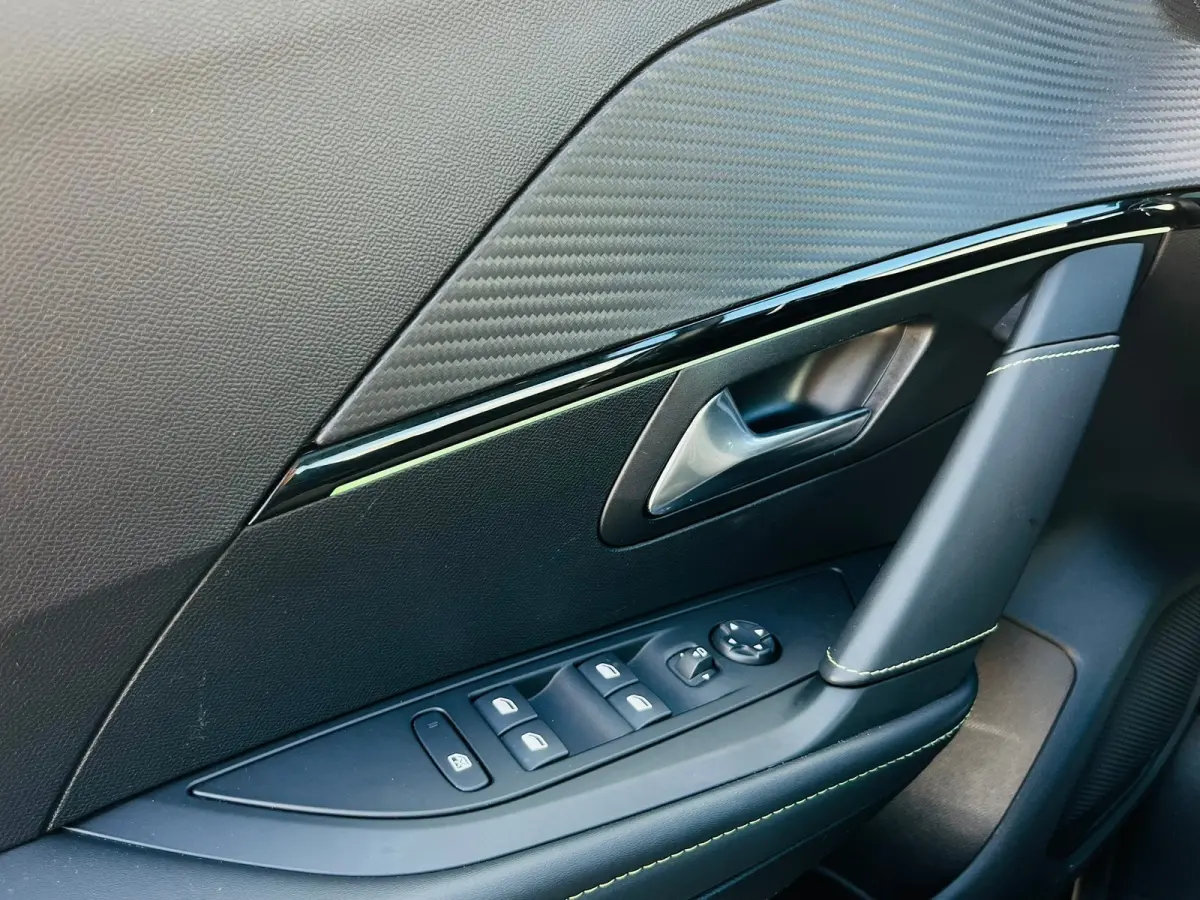 1.2 PureTech GT Pack | Achteruitrijcamera | Apple Carplay/Android Auto|telefoonintegratie premium | Elektrische ramen achter