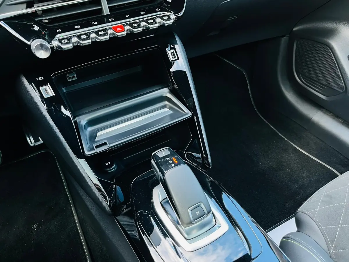 1.2 PureTech GT Pack | Achteruitrijcamera | Apple Carplay/Android Auto|telefoonintegratie premium | Elektrische ramen achter