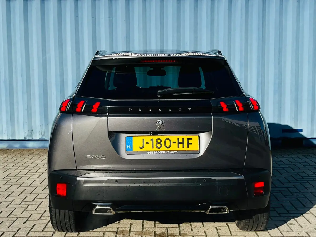 1.2 PureTech Allure | Achterbank in delen neerklapbaar | Achteruitrijcamera | Airco (automatisch)