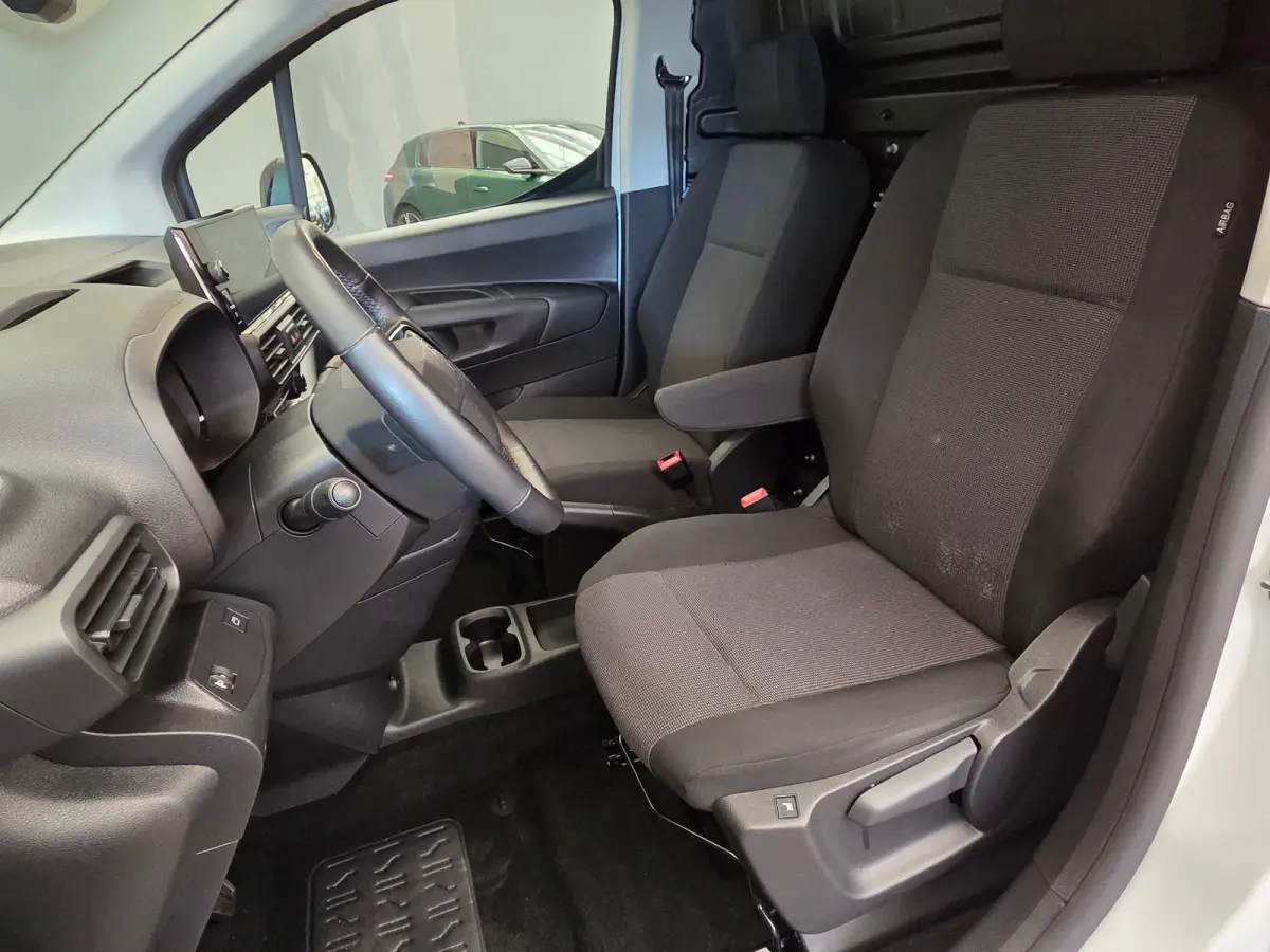1.5 BlueHDi 100 S&S L2 | Achteruitrijcamera | Airco | Apple Carplay/Android Auto|telefoonintegratie premium