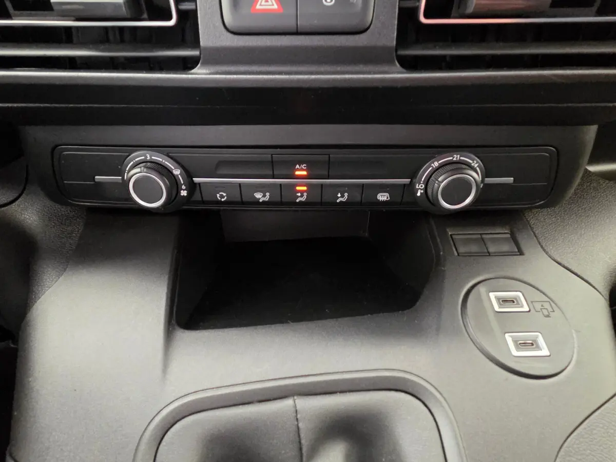1.5 BlueHDi 100 S&S L2 | Achteruitrijcamera | Airco | Apple Carplay/Android Auto|telefoonintegratie premium