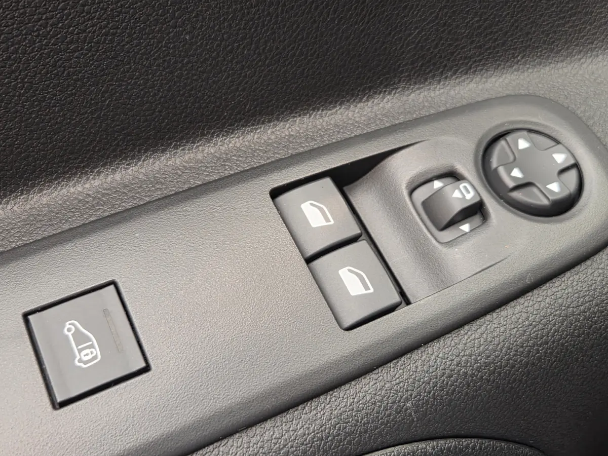 1.5 BlueHDi 100 S&S L2 | Achteruitrijcamera | Airco | Apple Carplay/Android Auto|telefoonintegratie premium