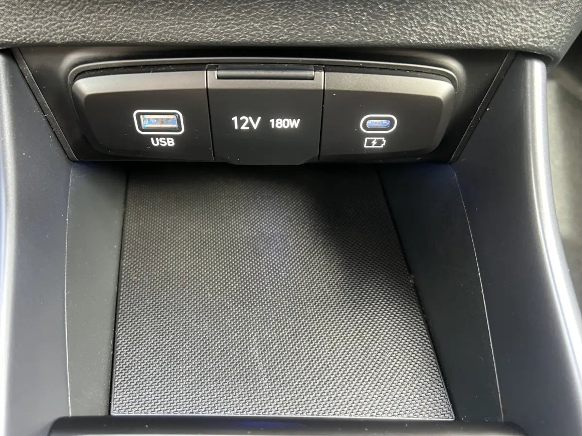 1.0 T-GDI 100pk Premium | Carplay | Climate control | Cruise control | Stoel/stuurverwarming | Camera | Parkeersensoren | DAB | Premium Audio | Lichtmetalen velgen | Navigatie