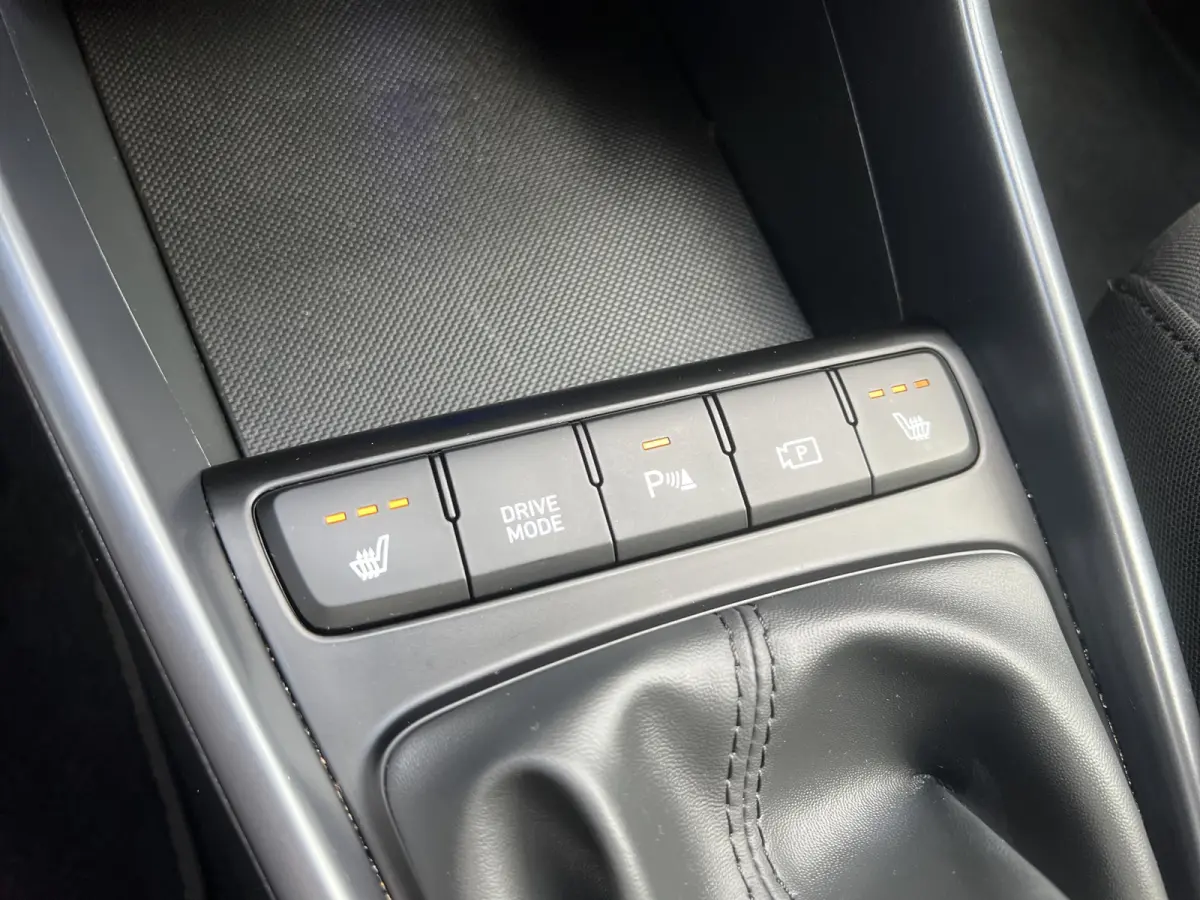 1.0 T-GDI 100pk Premium | Carplay | Climate control | Cruise control | Stoel/stuurverwarming | Camera | Parkeersensoren | DAB | Premium Audio | Lichtmetalen velgen | Navigatie