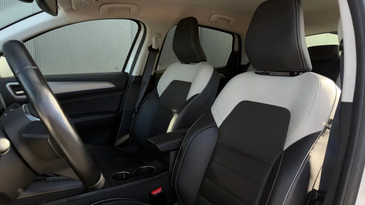 1.6 E-Tech Hybrid 145pk Intens | Trekhaak | Adaptive Cruise | Elektrische bestuurderstoel | Achteruitrijcamera | Carplay | 18" |