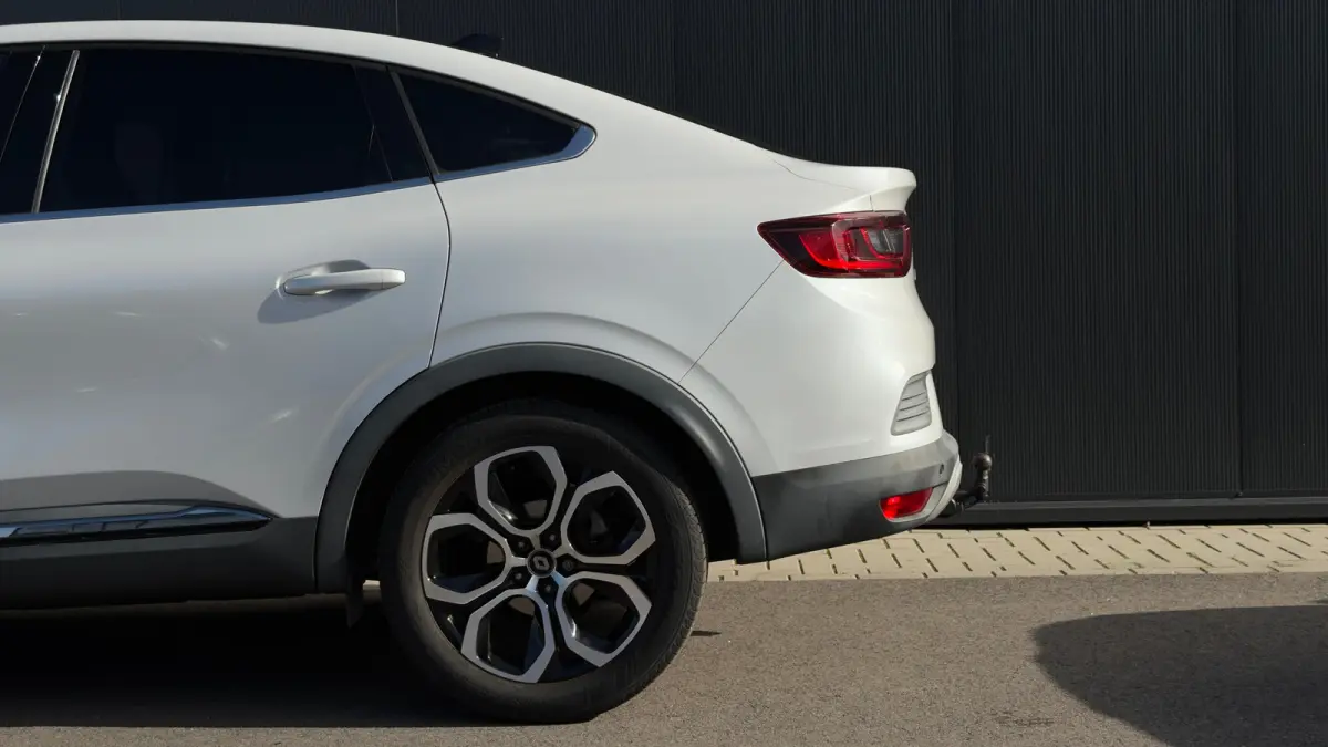 1.6 E-Tech Hybrid 145pk Intens | Trekhaak | Adaptive Cruise | Elektrische bestuurderstoel | Achteruitrijcamera | Carplay | 18" |