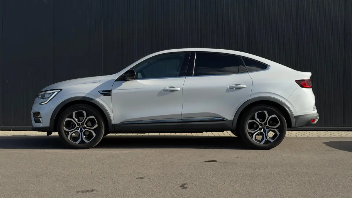 1.6 E-Tech Hybrid 145pk Intens | Trekhaak | Adaptive Cruise | Elektrische bestuurderstoel | Achteruitrijcamera | Carplay | 18" |