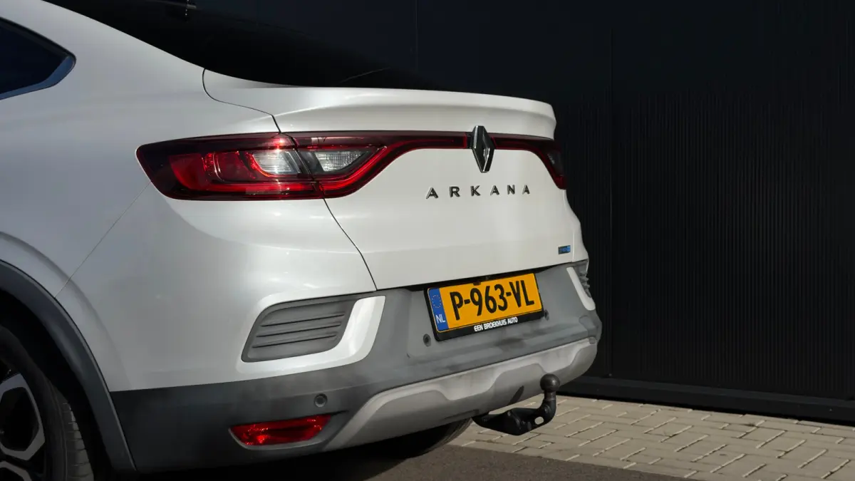 1.6 E-Tech Hybrid 145pk Intens | Trekhaak | Adaptive Cruise | Elektrische bestuurderstoel | Achteruitrijcamera | Carplay | 18" |