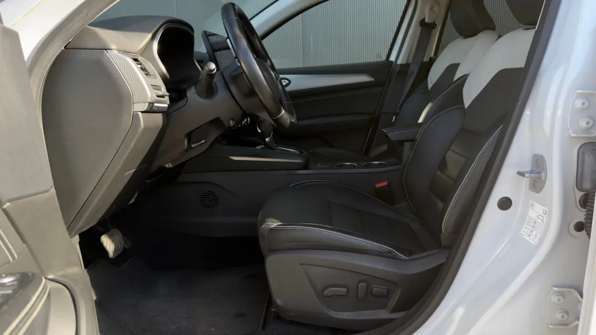 1.6 E-Tech Hybrid 145pk Intens | Trekhaak | Adaptive Cruise | Elektrische bestuurderstoel | Achteruitrijcamera | Carplay | 18" |
