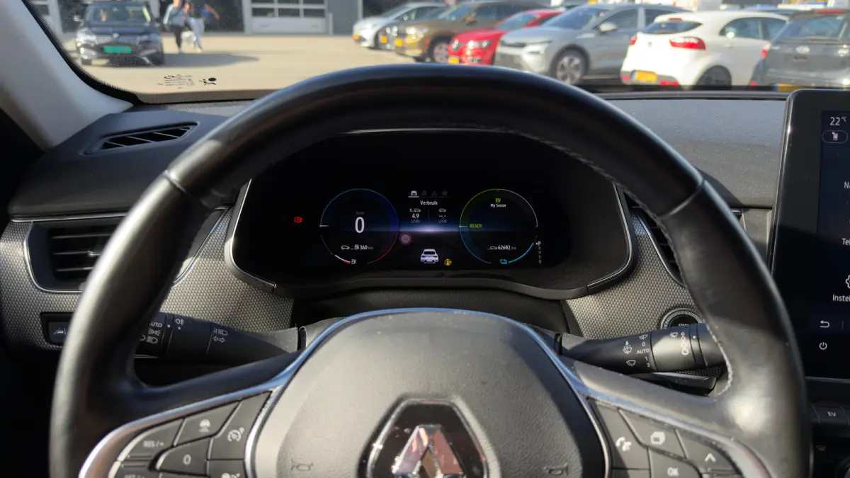 1.6 E-Tech Hybrid 145pk Intens | Trekhaak | Adaptive Cruise | Elektrische bestuurderstoel | Achteruitrijcamera | Carplay | 18" |