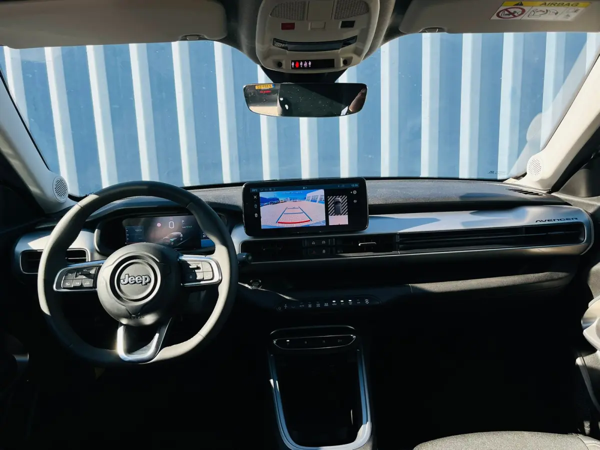 Summit 54 kWh | Achteruitrijcamera | Airco (automatisch) | Apple Carplay/Android Auto|telefoonintegratie premium