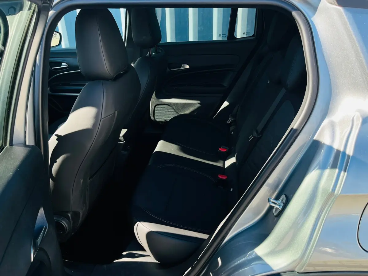 Summit 54 kWh | Achteruitrijcamera | Airco (automatisch) | Apple Carplay/Android Auto|telefoonintegratie premium