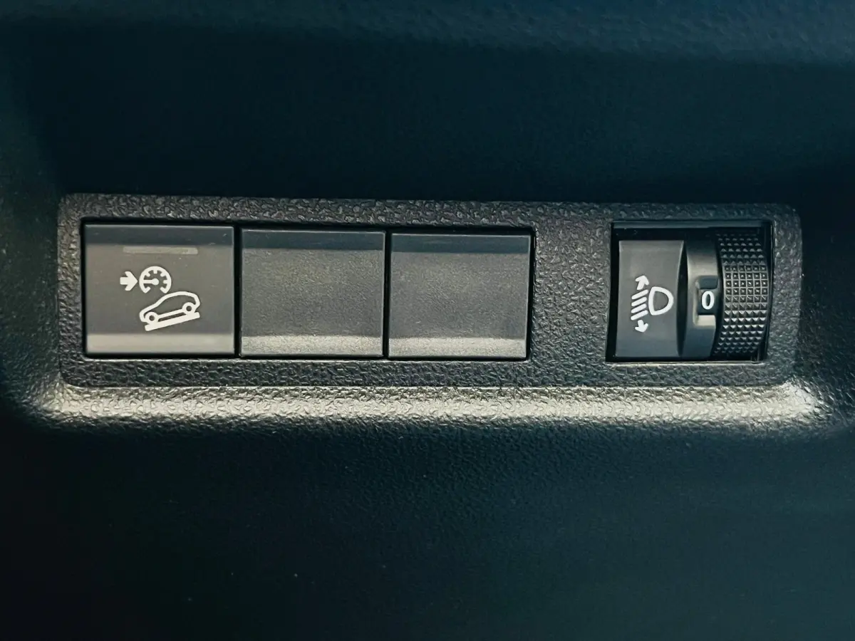 Summit 54 kWh | Achteruitrijcamera | Airco (automatisch) | Apple Carplay/Android Auto|telefoonintegratie premium