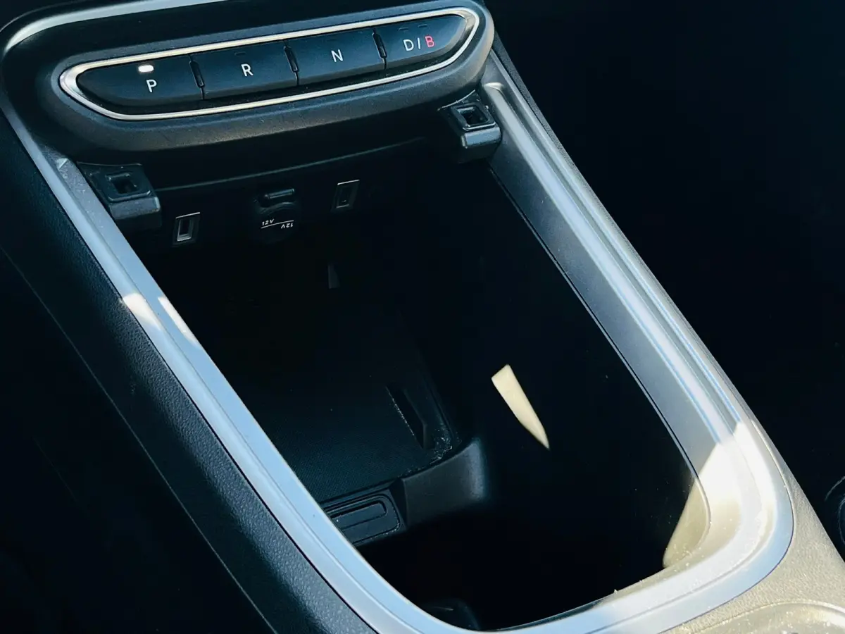Summit 54 kWh | Achteruitrijcamera | Airco (automatisch) | Apple Carplay/Android Auto|telefoonintegratie premium