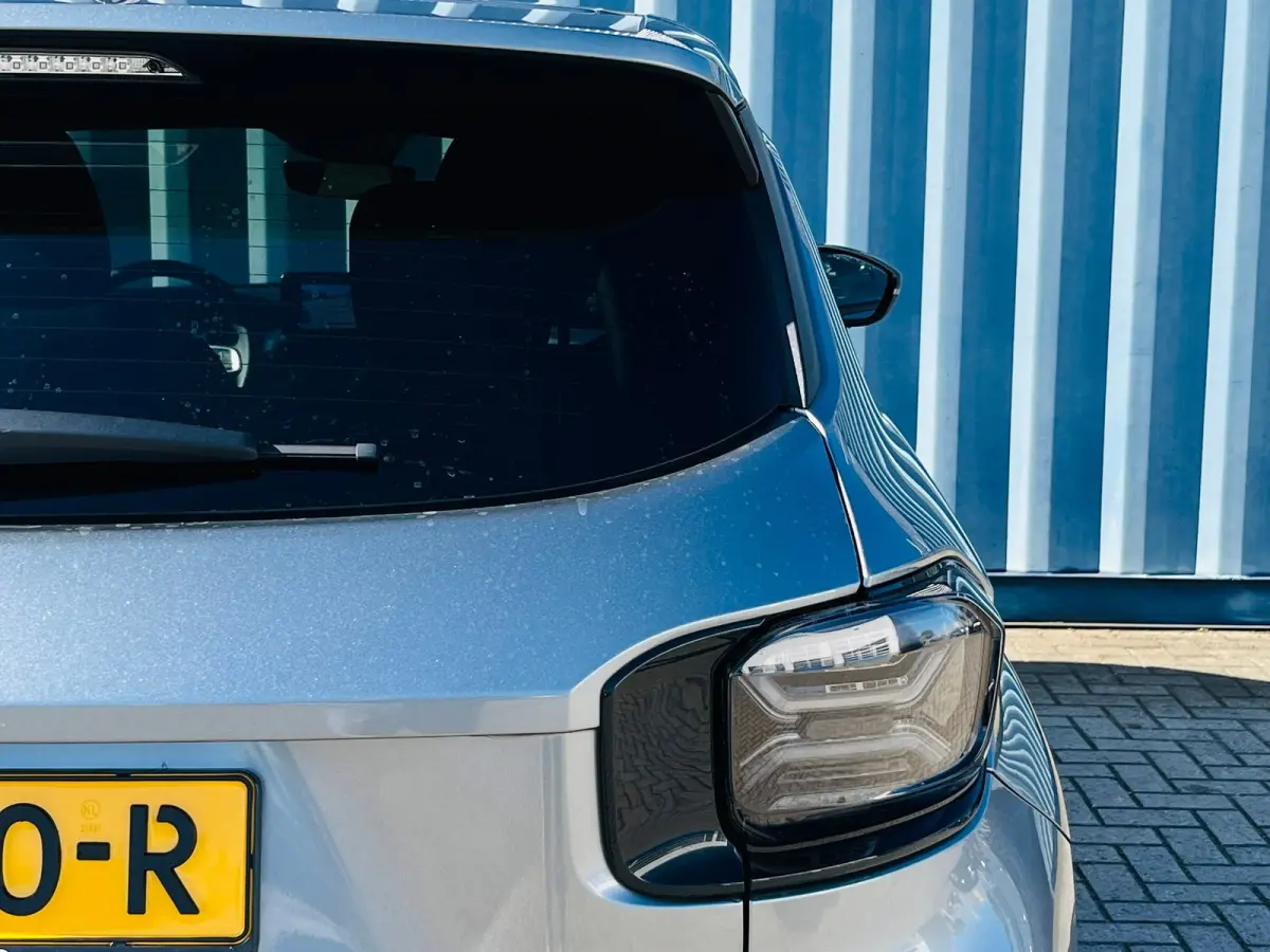 Summit 54 kWh | Achteruitrijcamera | Airco (automatisch) | Apple Carplay/Android Auto|telefoonintegratie premium