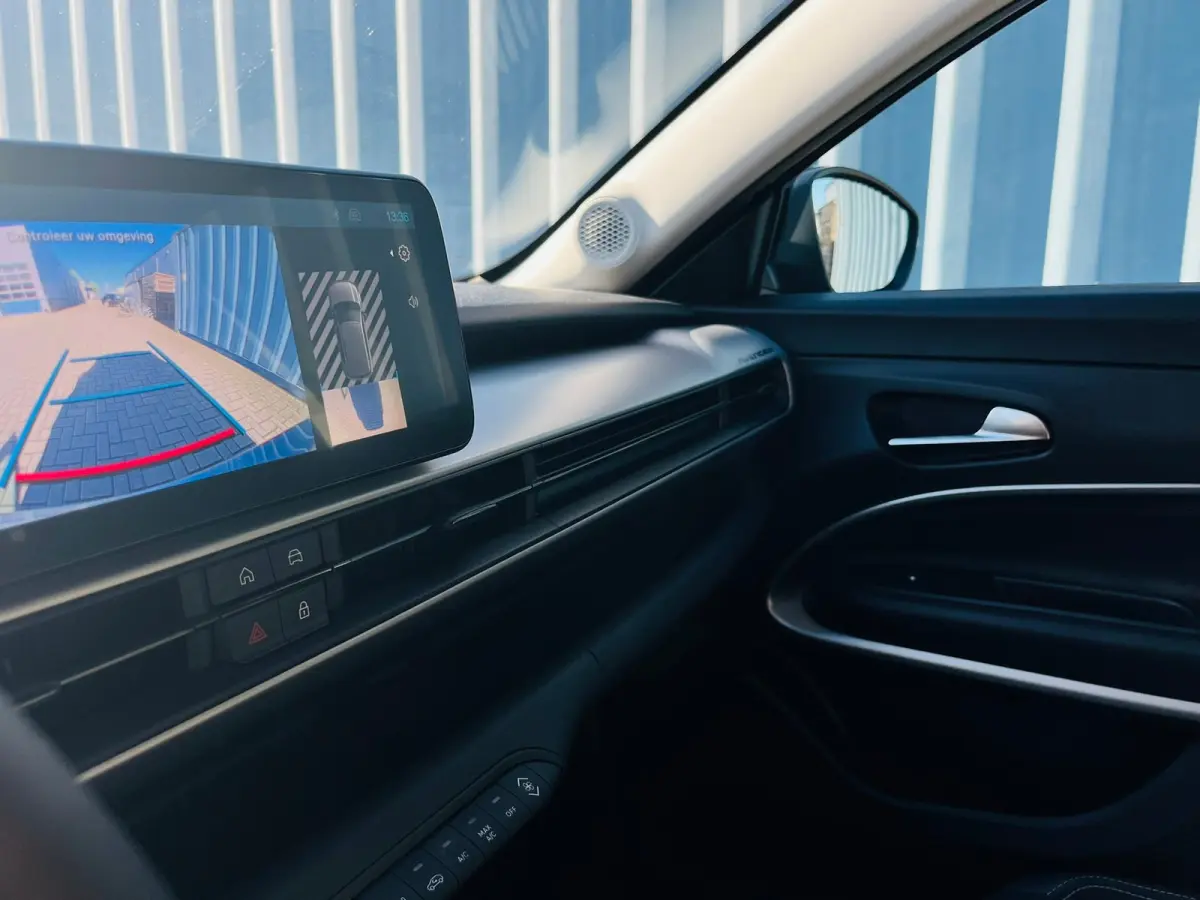 Summit 54 kWh | Achteruitrijcamera | Airco (automatisch) | Apple Carplay/Android Auto|telefoonintegratie premium
