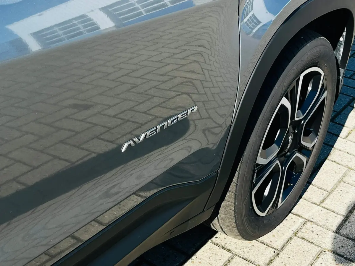 Summit 54 kWh | Achteruitrijcamera | Airco (automatisch) | Apple Carplay/Android Auto|telefoonintegratie premium