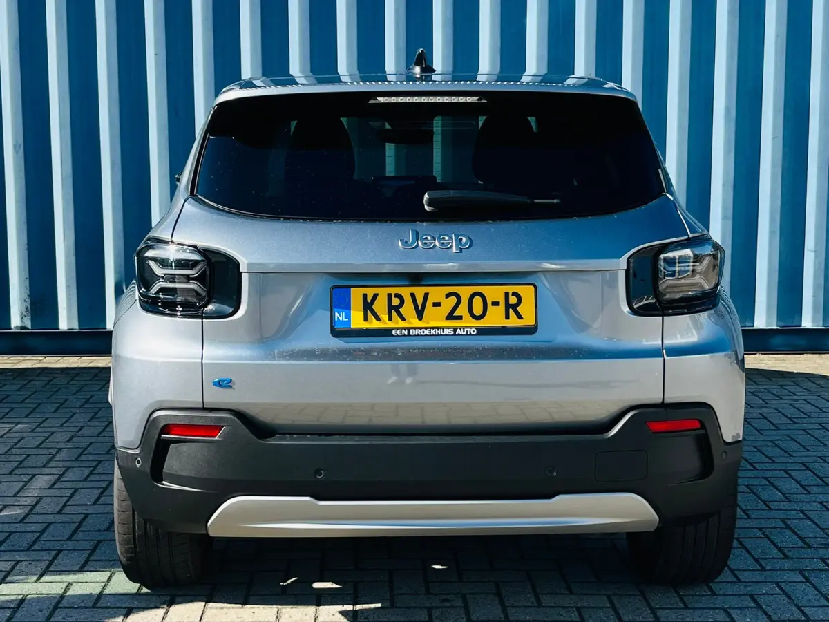 Summit 54 kWh | Achteruitrijcamera | Airco (automatisch) | Apple Carplay/Android Auto|telefoonintegratie premium