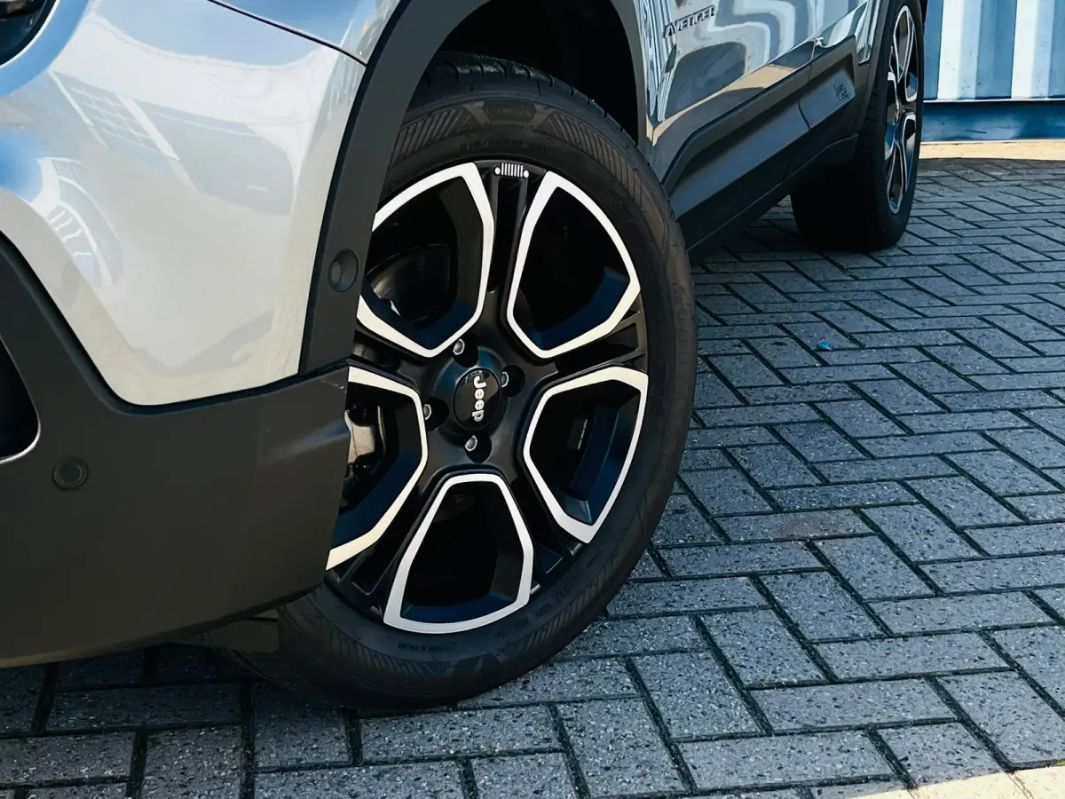 Summit 54 kWh | Achteruitrijcamera | Airco (automatisch) | Apple Carplay/Android Auto|telefoonintegratie premium
